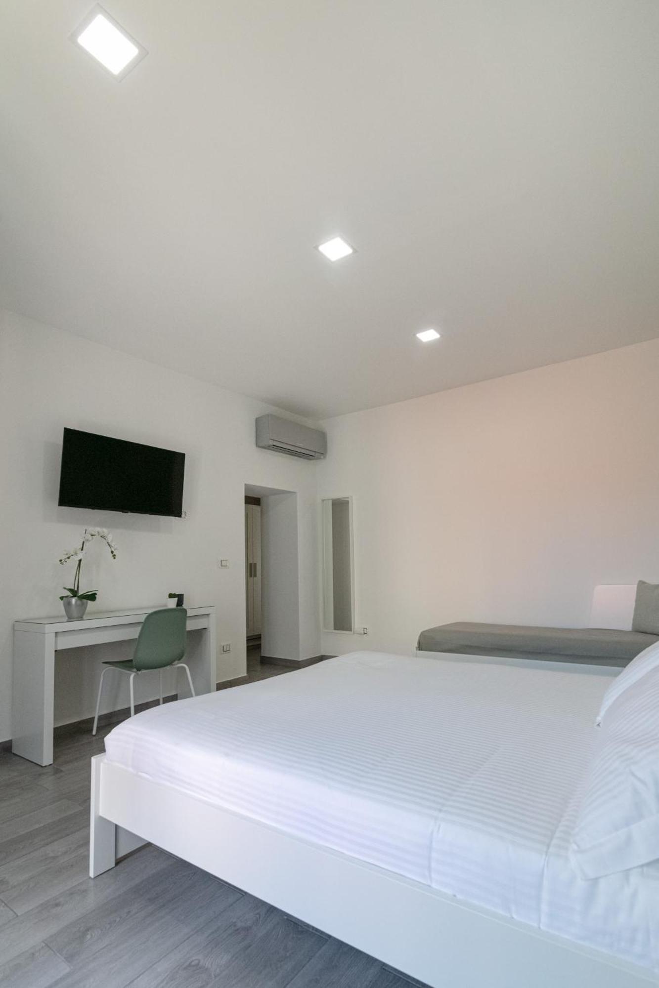 Dea Apartrooms Termoli Exterior photo