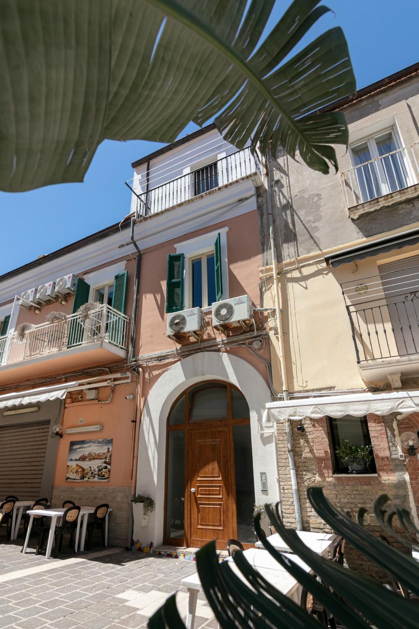 Dea Apartrooms Termoli Exterior photo